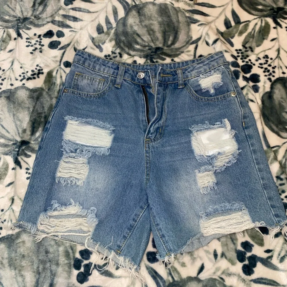 NWOT high waist light wash distressed style denim cutoff jean shorts - size XS - Picture 1 of 10